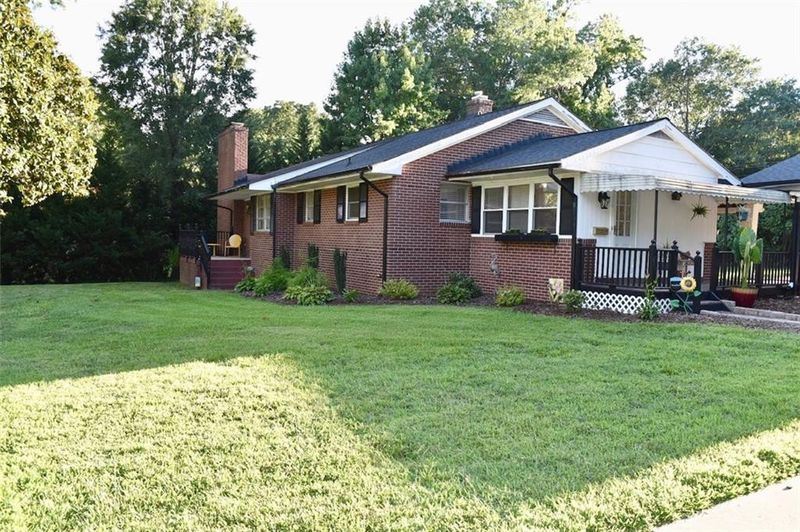 422 Shadowbrook Dr, Burlington, NC 27215