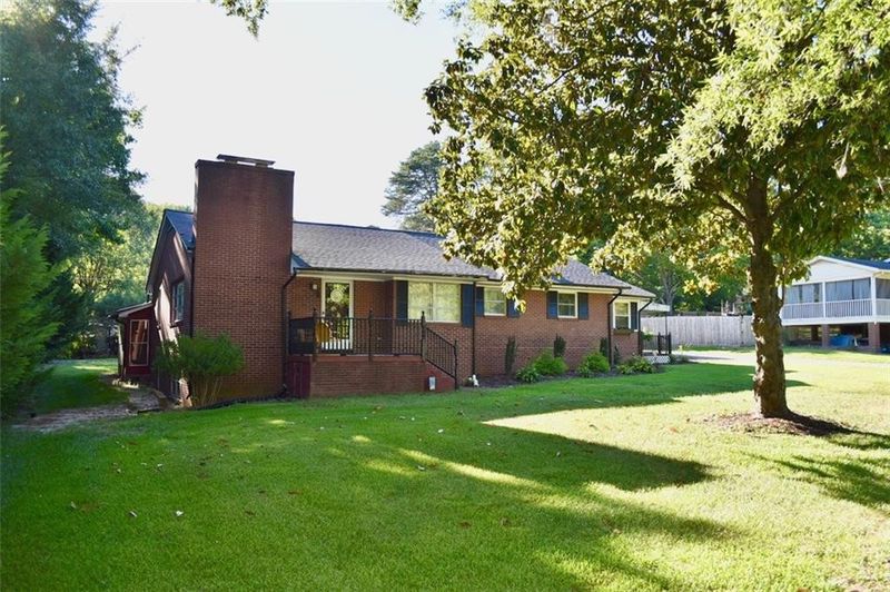 422 Shadowbrook Dr, Burlington, NC 27215