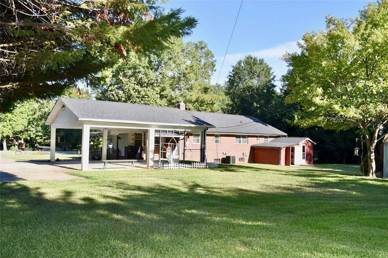 422 Shadowbrook Dr, Burlington, NC 27215