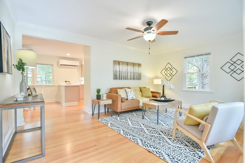 422 Tinkerbell Rd, Chapel Hill, NC 27517