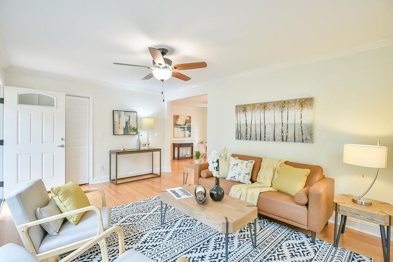 422 Tinkerbell Rd, Chapel Hill, NC 27517