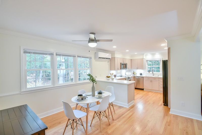 422 Tinkerbell Rd, Chapel Hill, NC 27517