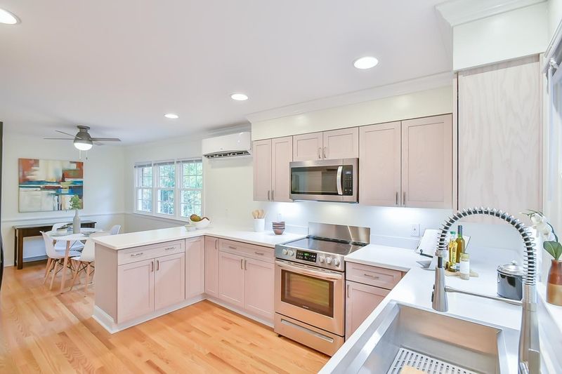 422 Tinkerbell Rd, Chapel Hill, NC 27517