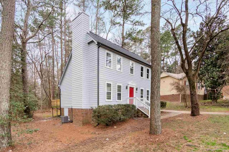 4224 Labrador Dr, Raleigh, NC 27616