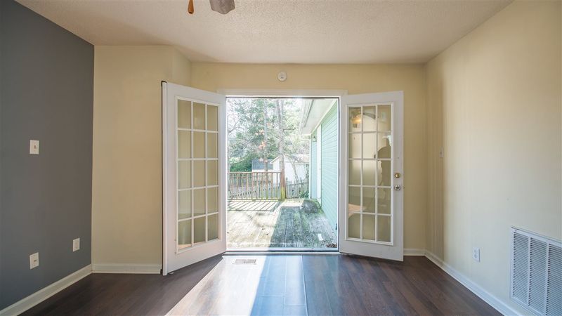 4225 Bluffs Ln, Durham, NC 27712