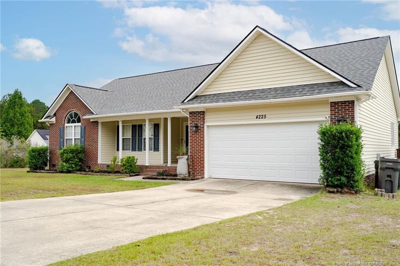 4225 Redmill Ln, Hope Mills, NC 28348