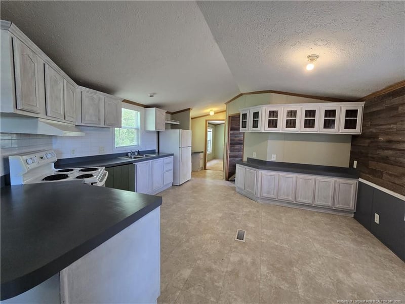 4225 Yarborough Rd, Hope Mills, NC 28348