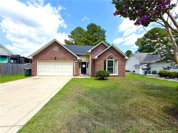 4229 Buckhurst Dr, Hope Mills, NC 28348