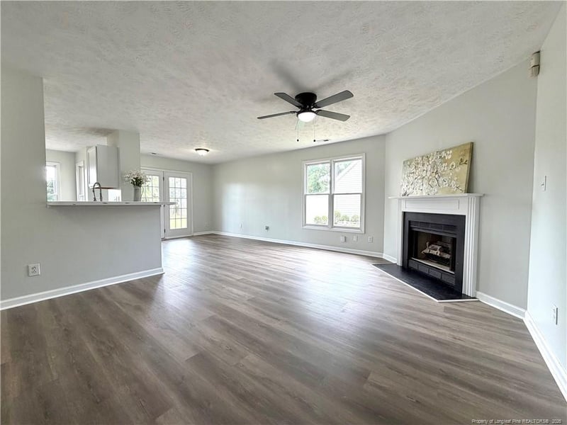 4229 Buckhurst Dr, Hope Mills, NC 28348