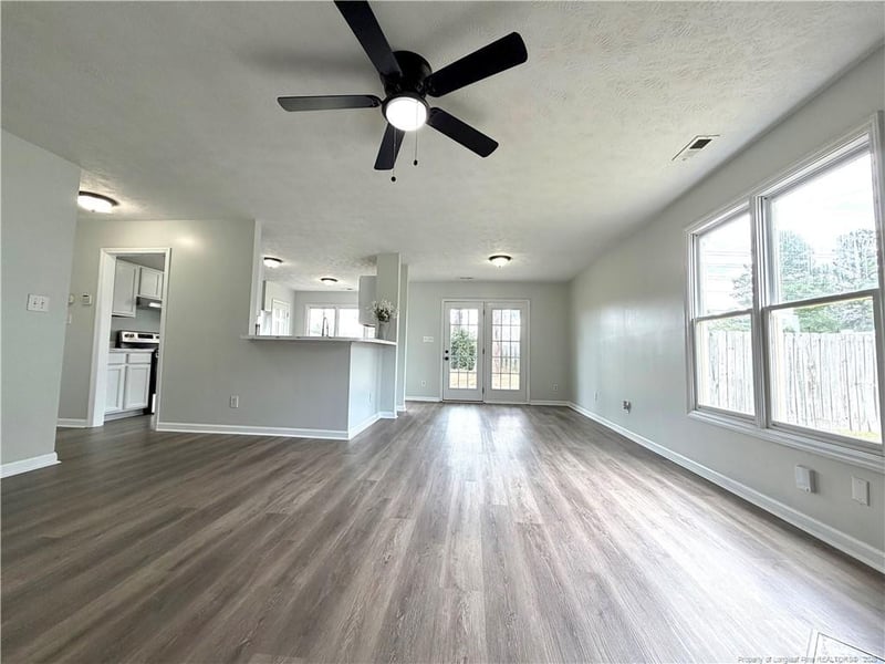 4229 Buckhurst Dr, Hope Mills, NC 28348