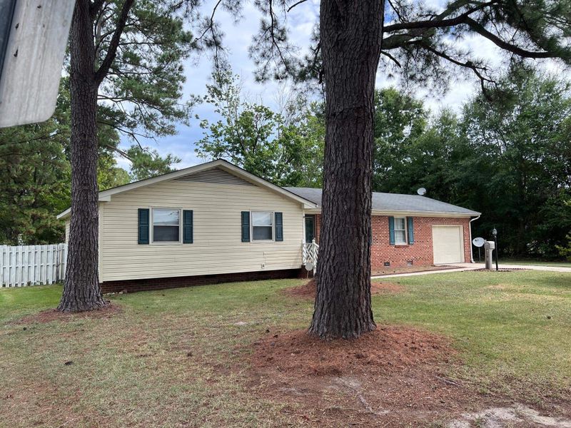423 Dixie Dr, Selma, NC 27576