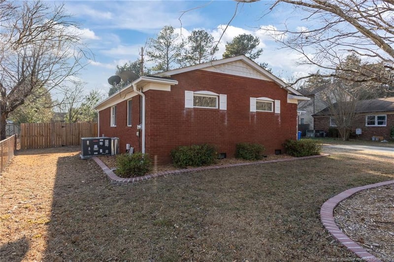 423 Morningside Dr, Fayetteville, NC 28311