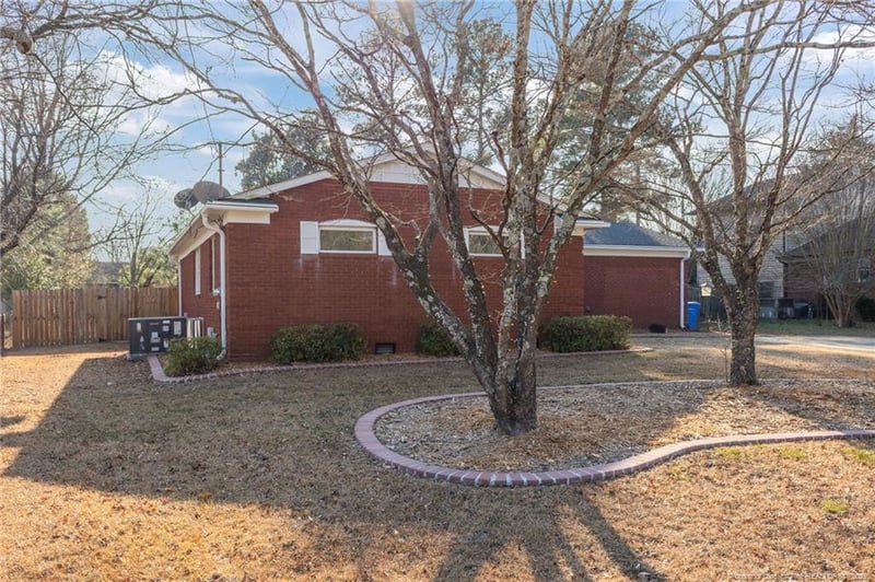 423 Morningside Dr, Fayetteville, NC 28311