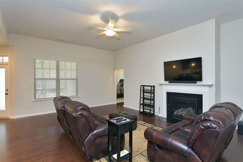 4232 Rockdell Hall St, Raleigh, NC 27616