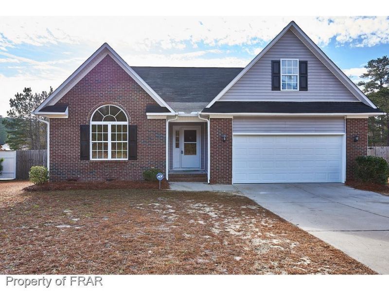 4233 Redmill Ln, Hope Mills, NC 28348