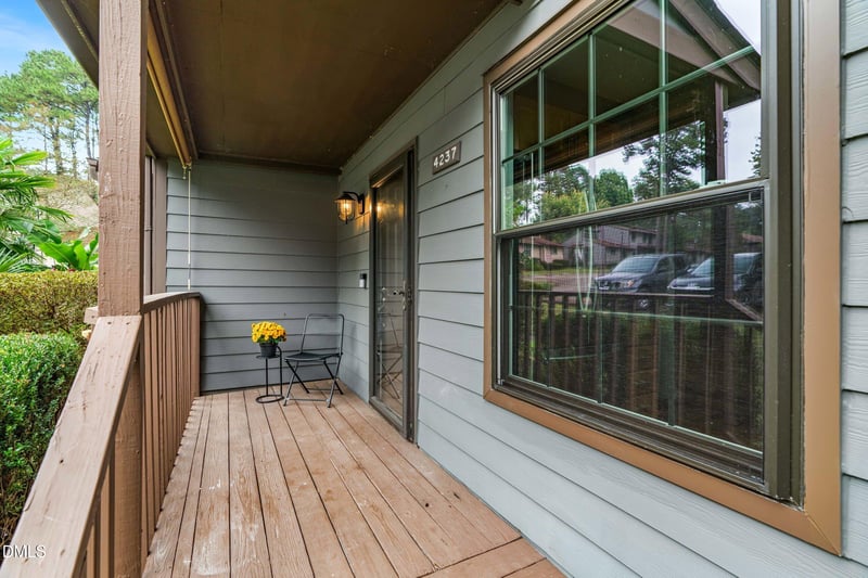 4237 The Oaks Dr, Raleigh, NC 27606