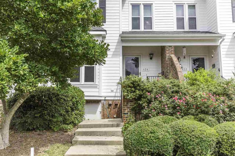 424 Center Pointe Dr, Cary, NC 27513