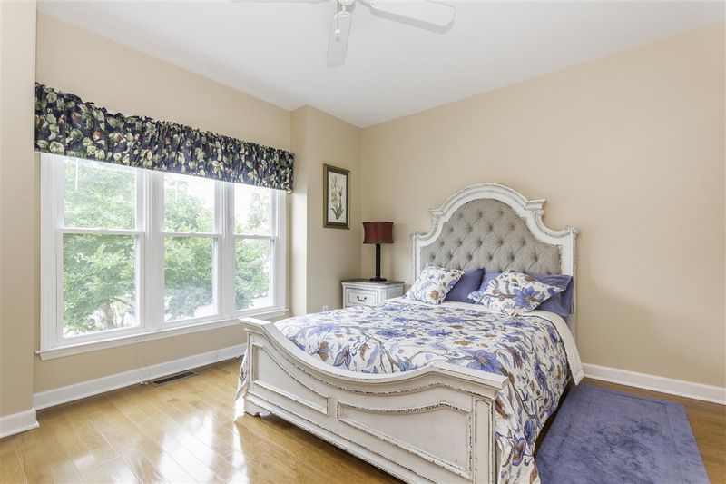 424 Center Pointe Dr, Cary, NC 27513