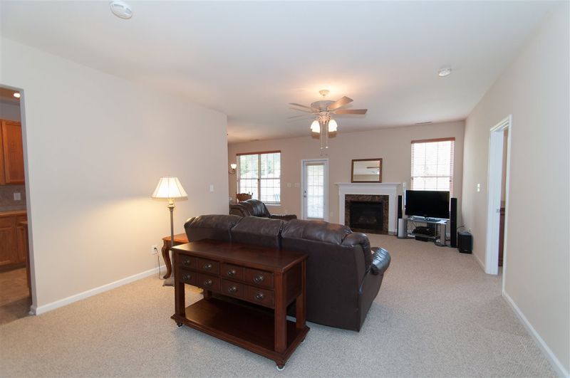 424 Cline Falls Dr, Holly Springs, NC 27540