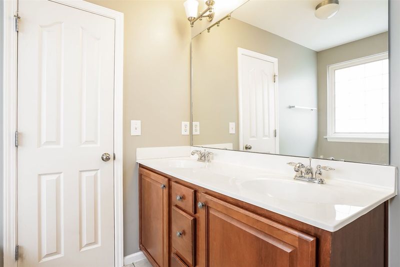 424 Hilltop View St, Cary, NC 27513