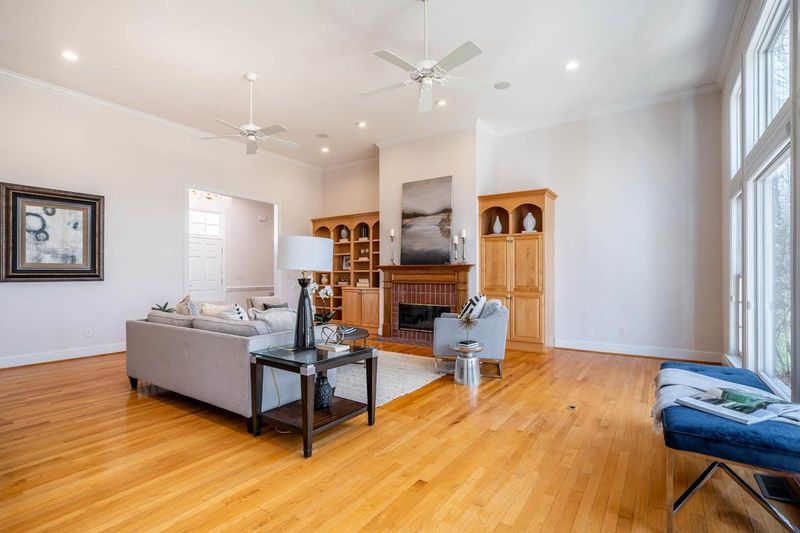 424 Nottingham Dr, Chapel Hill, NC 27517