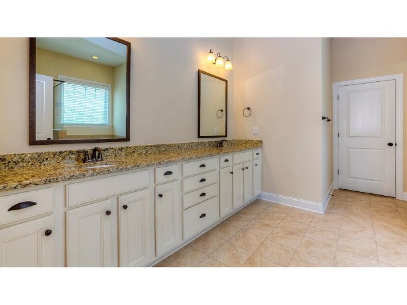 4248 Aviemore Run Dr, Burlington, NC 27215