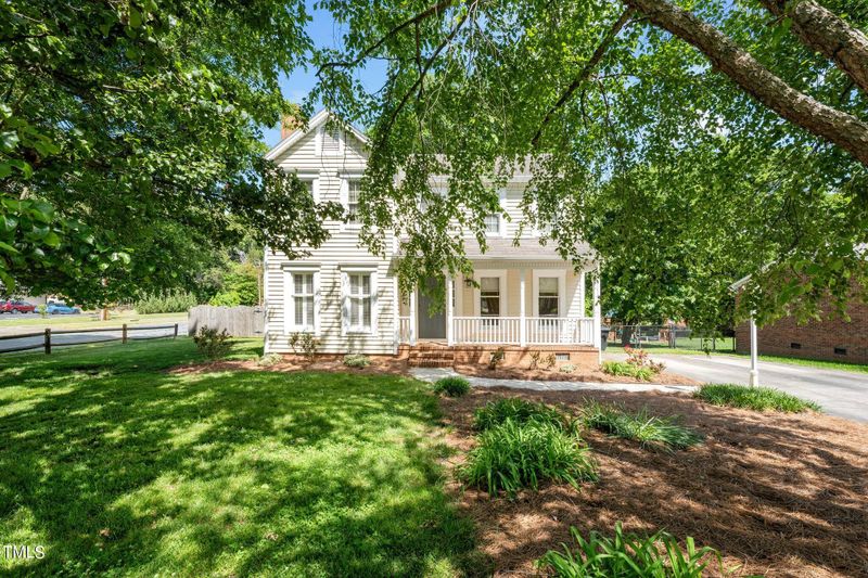 425 Billingham Dr, Burlington, NC 27215