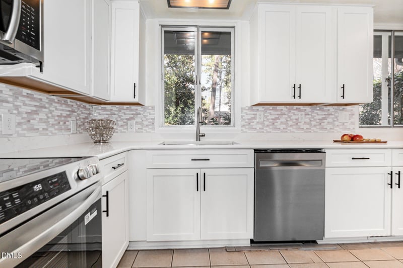 425 Brookside Dr, Chapel Hill, NC 27516