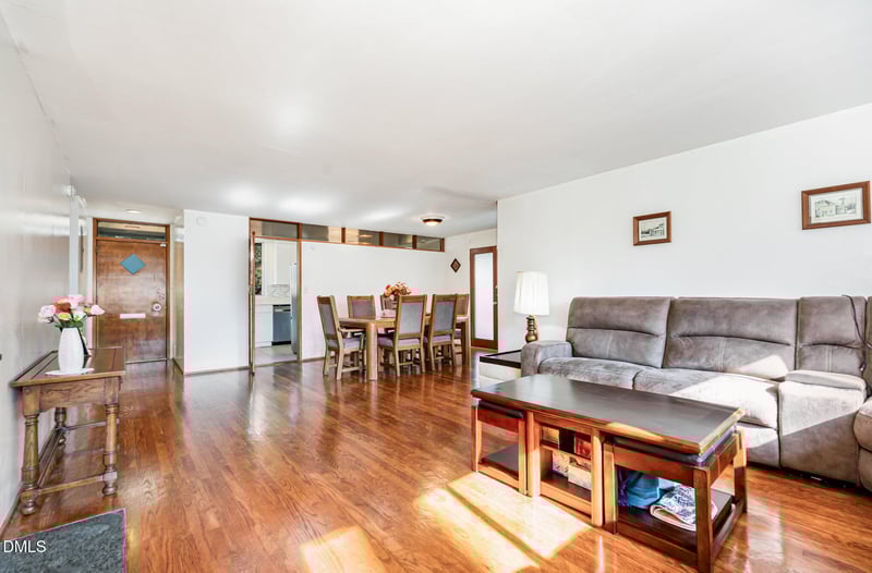 425 Brookside Dr, Chapel Hill, NC 27516