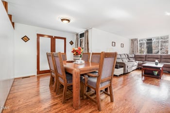 425 Brookside Dr, Chapel Hill, NC 27516