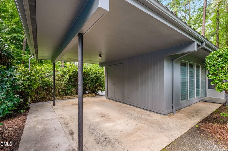 425 Brookside Dr, Chapel Hill, NC 27516