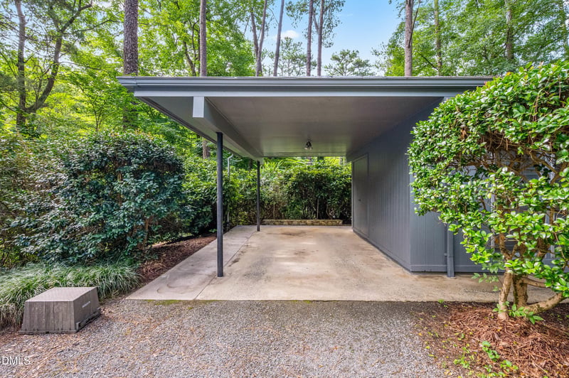 425 Brookside Dr, Chapel Hill, NC 27516