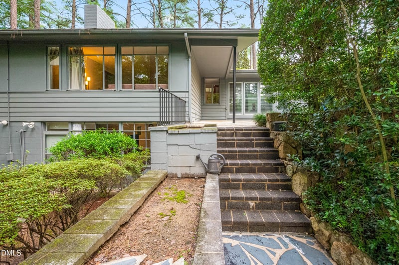 425 Brookside Dr, Chapel Hill, NC 27516