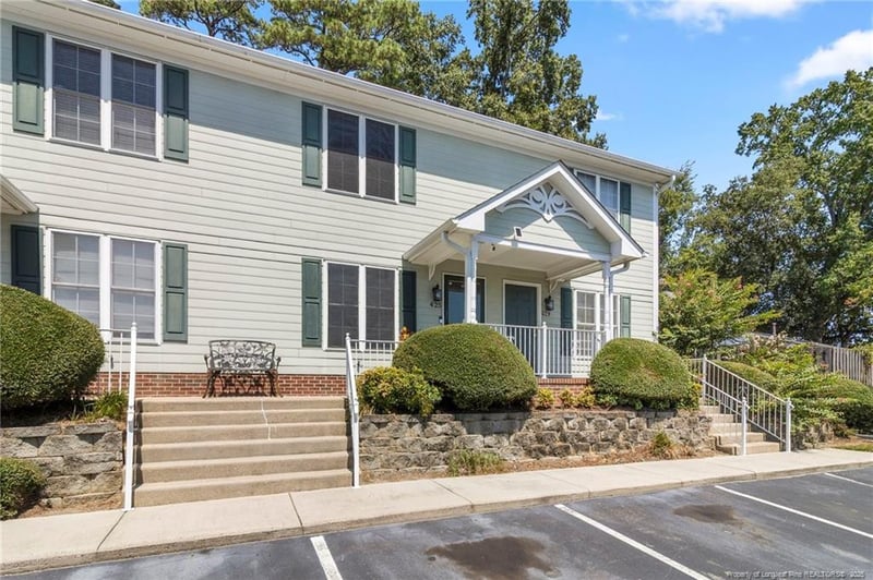425 Cityview Ln, Fayetteville, NC 28301