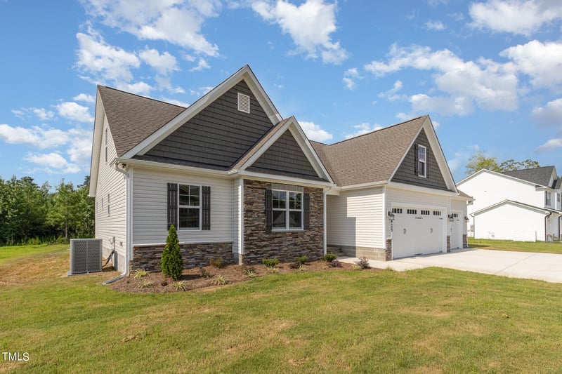 425 Jackson Pond Dr, Smithfield, NC 27577