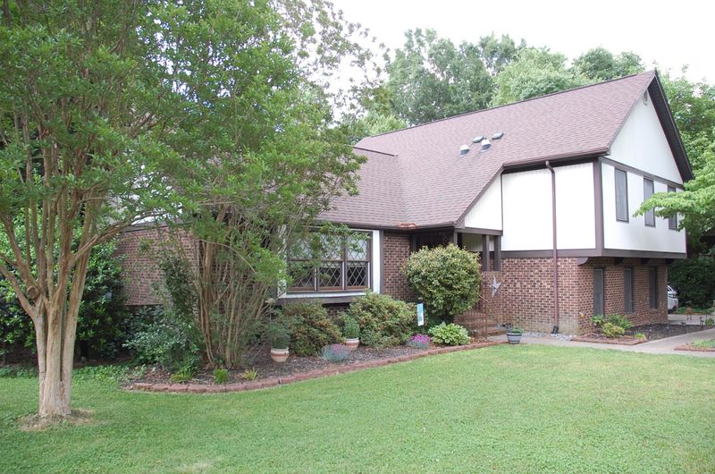 425 Neese Dr, Burlington, NC 27215