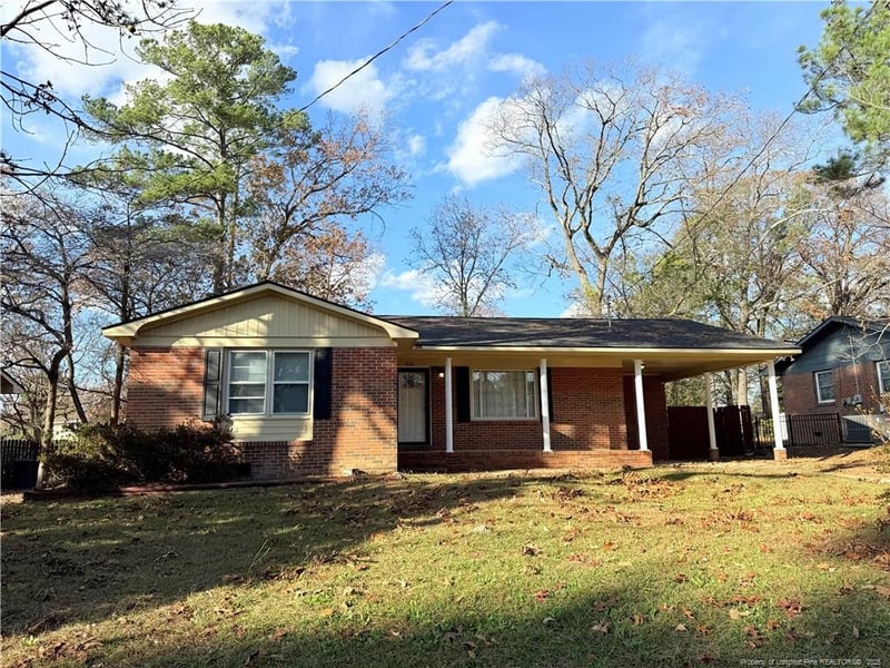 425 Platte Rd, Fayetteville, NC 28303