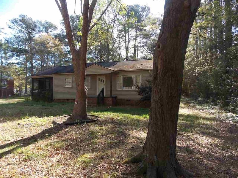 425 Rose Ln, Raleigh, NC 27610