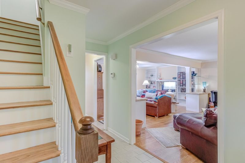 425 Rosehaven Dr, Raleigh, NC 27609