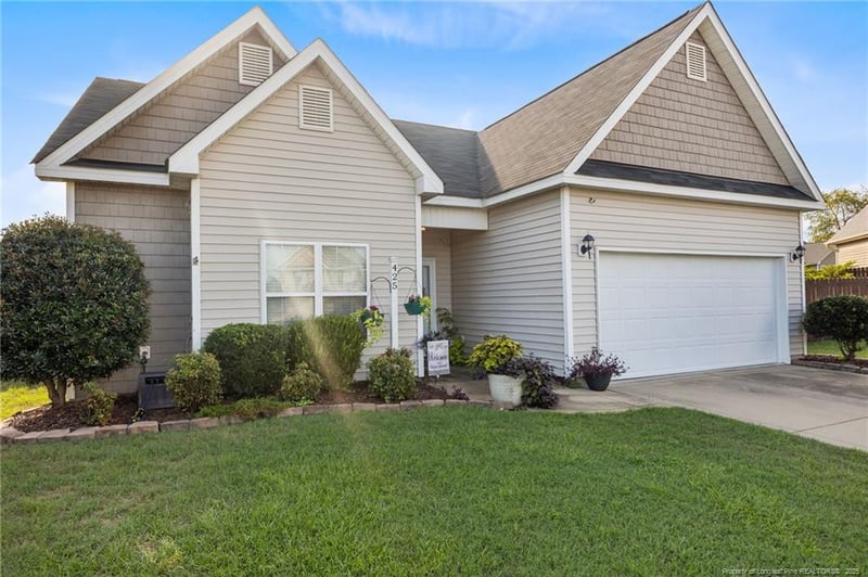 425 Scipio Ct, Hope Mills, NC 28348