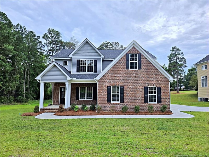 425 Shawcroft Rd, Fayetteville, NC 28311