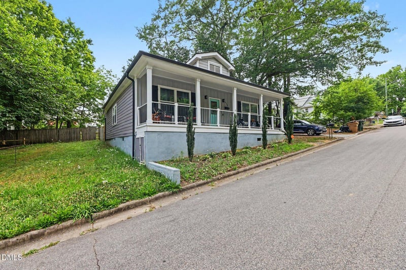425 Stallings St, Clayton, NC 27520