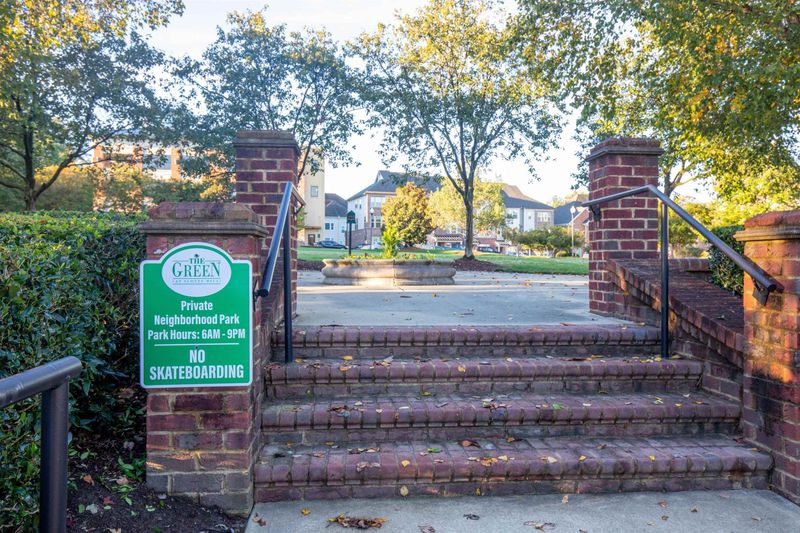 425 Village Commons Ln, Apex, NC 27502