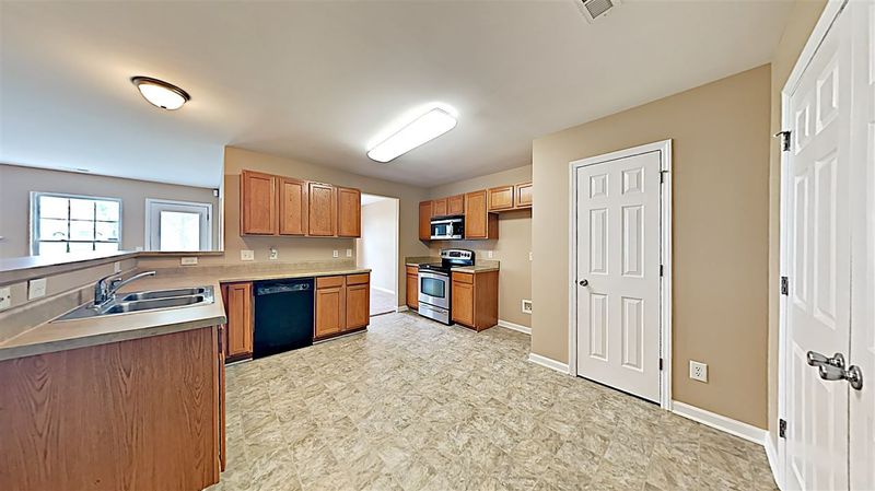 4254 Dalcross Rd, Raleigh, NC 27610