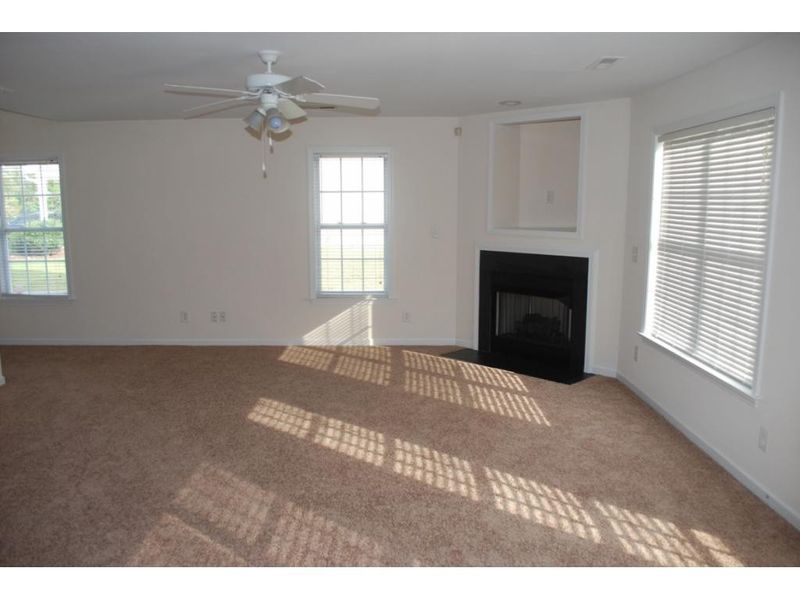 426 Fernway Dr, Burlington, NC 27217