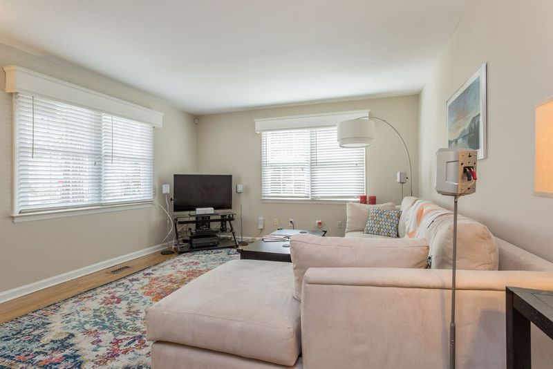 426 Hickory Dr, Chapel Hill, NC 27517