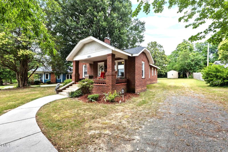 426 Parkview Dr, Burlington, NC 27215