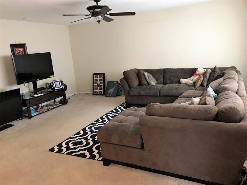 4262 Offshore Dr, Raleigh, NC 27610