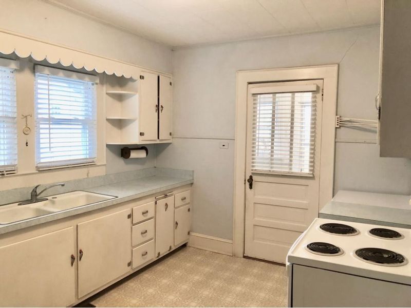4263 Brick Church Rd, Burlington, NC 27215