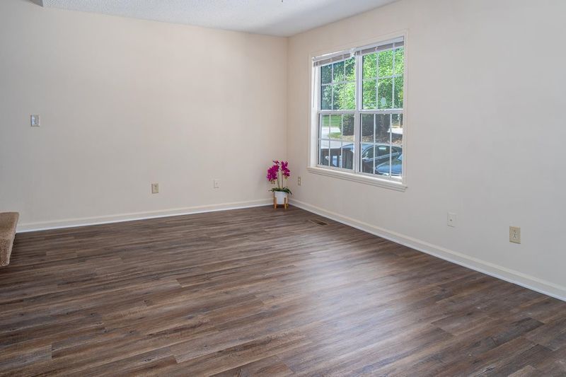 4264 Kaplan Dr, Raleigh, NC 27606